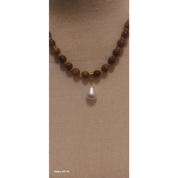White pearls and tiger eye beads. - Picture 3 of 5
